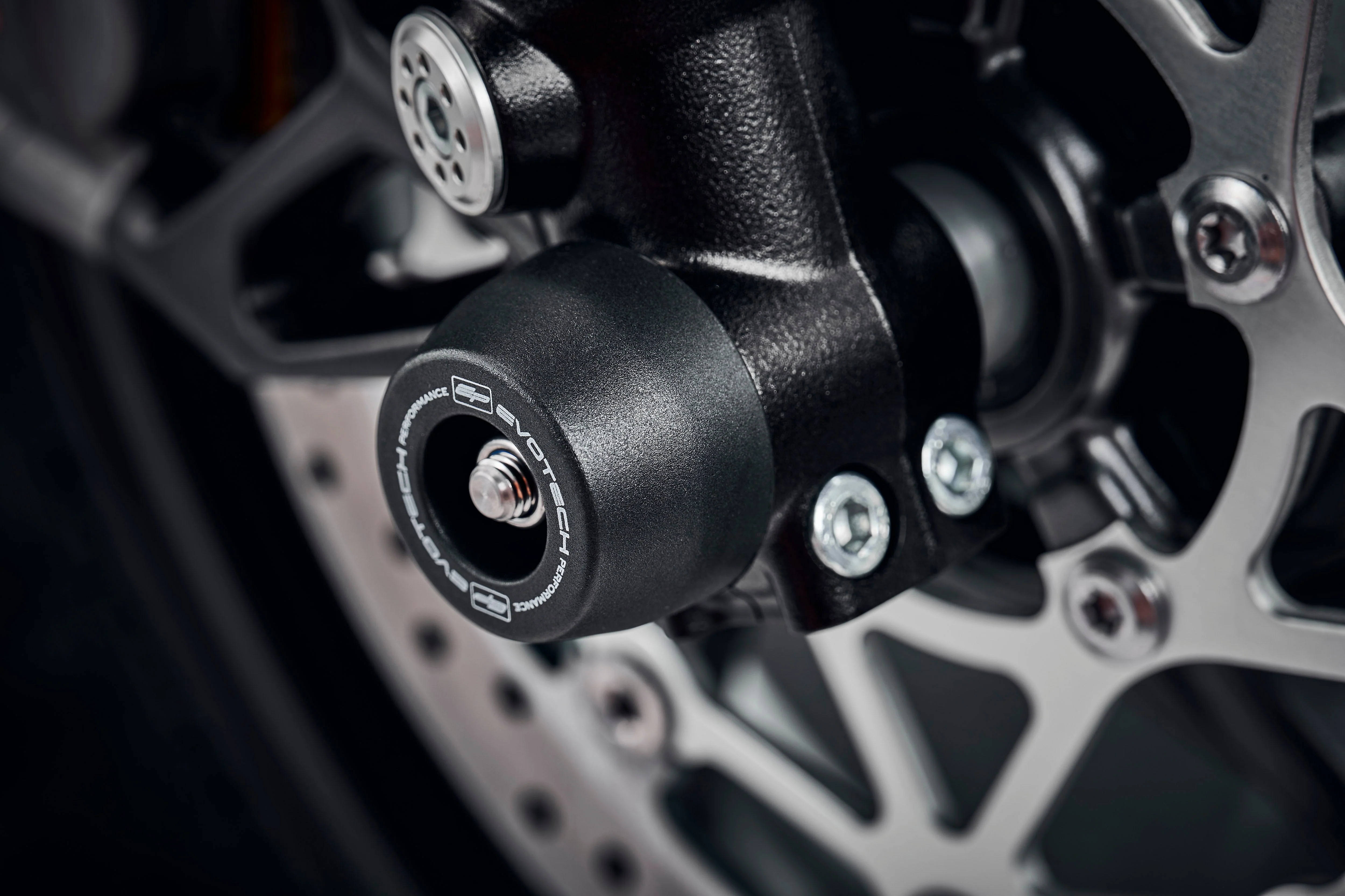 Evotech Spindle Bobbins Kit - Triumph Street Triple 765 R (2023+) - Image 4