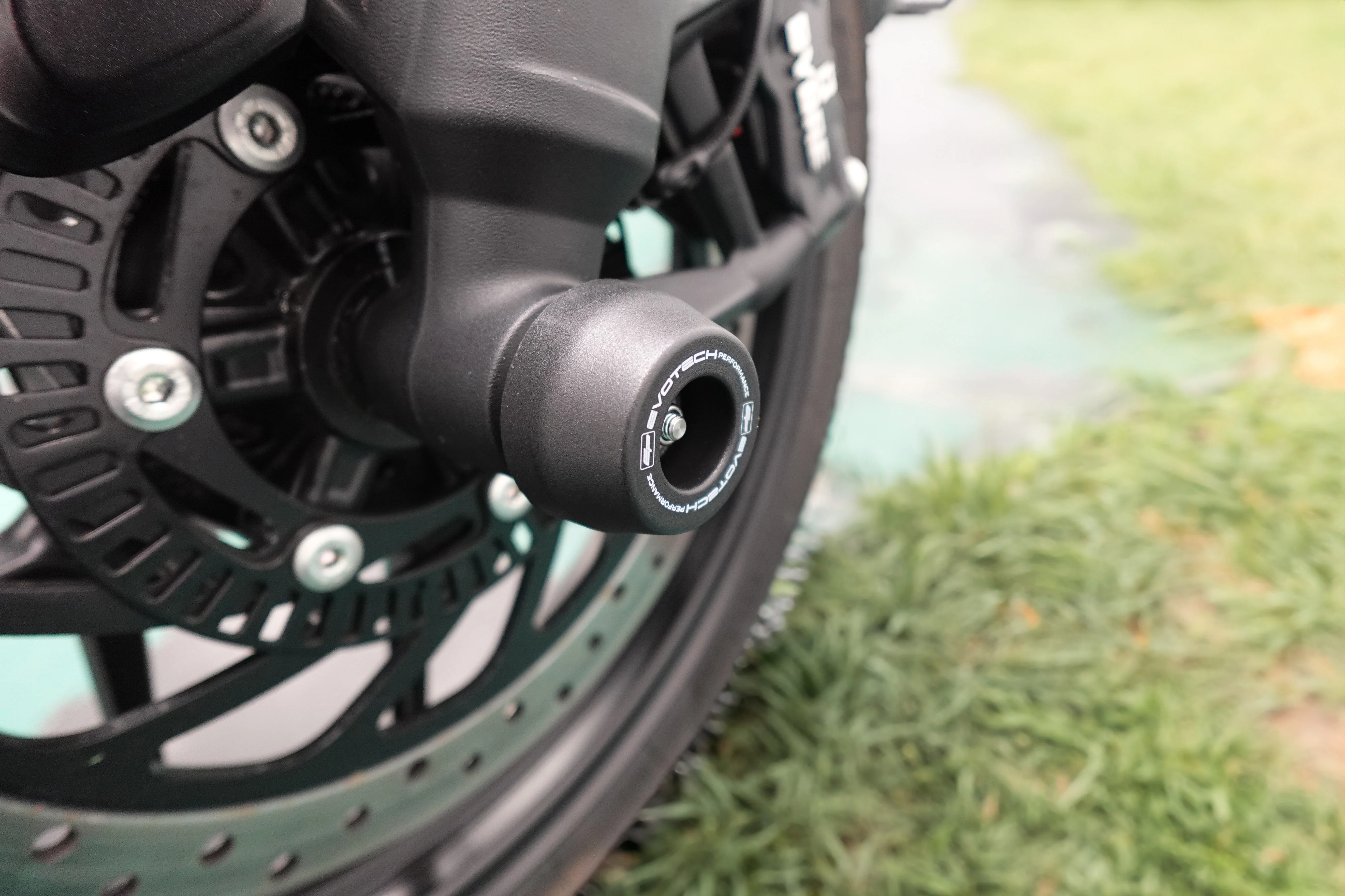 Evotech Front Spindle Bobbins - Triumph Speed 400 (2024+) - Image 2