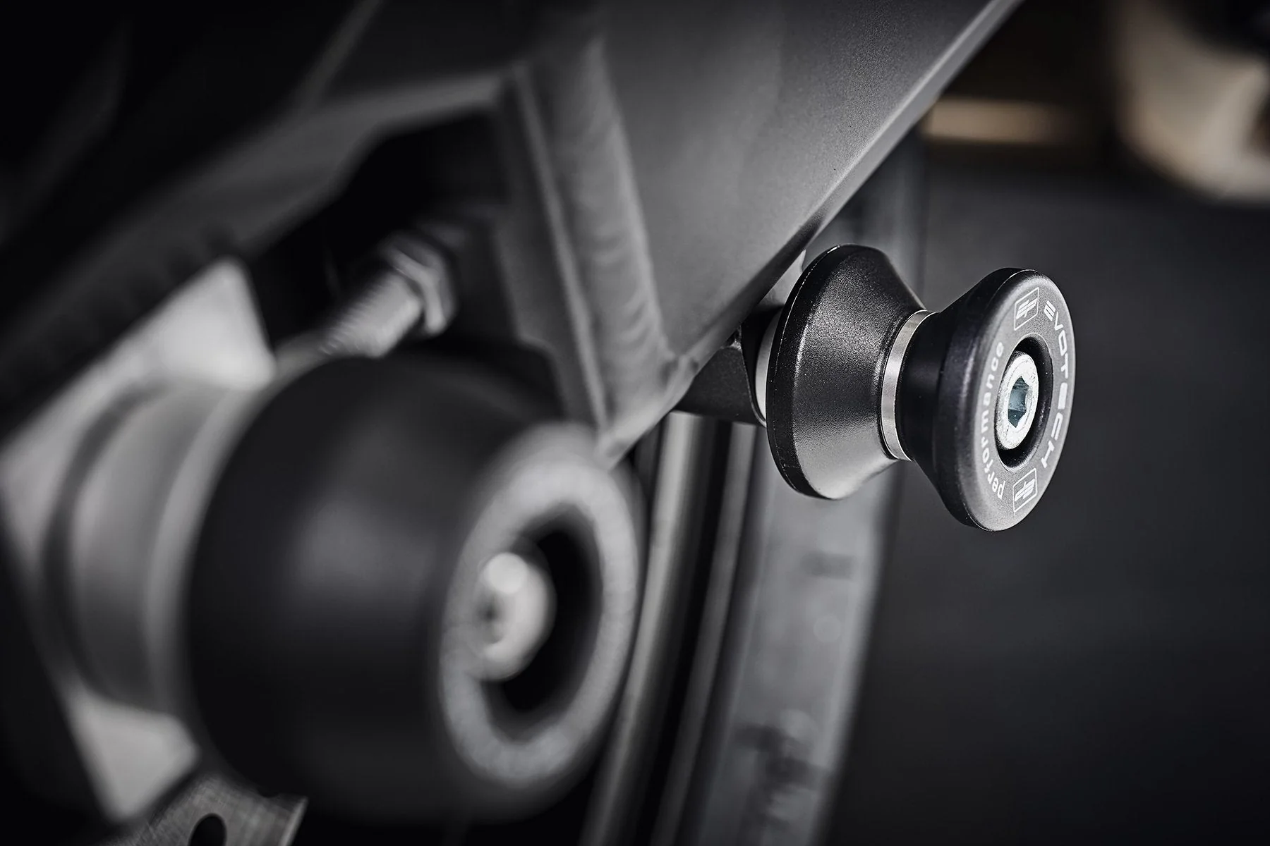 Evotech Paddock Stand Bobbins - Kawasaki Z900 SE (2025+) - Image 3