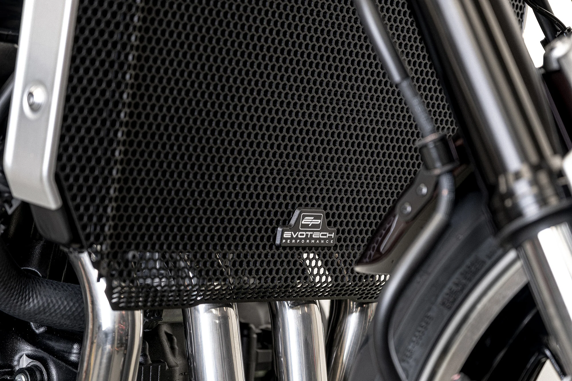 Evotech Radiator Guard - Kawasaki Z900RS (2026+) - Image 3