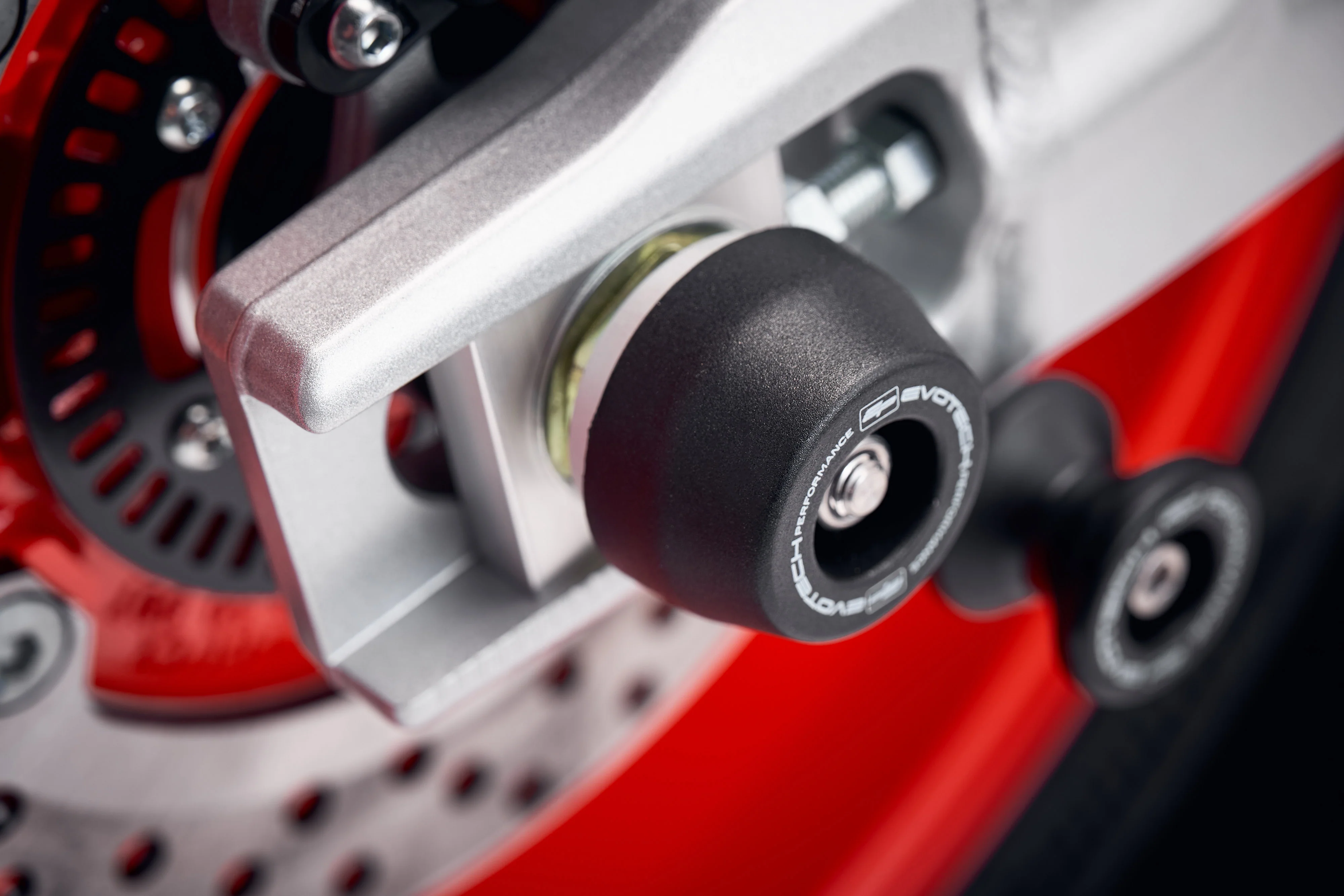 Evotech Rear Spindle Bobbins - Yamaha Tracer 9 GT (2025+) - Image 2